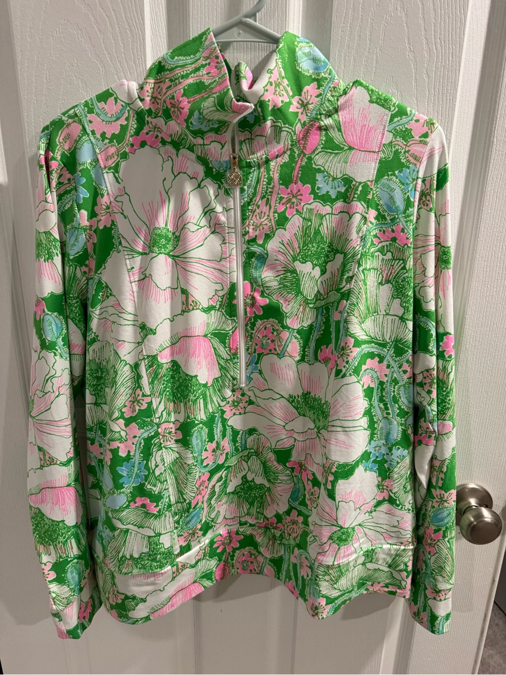 Lilly Pulitzer Eleni UPF 50+ Pullover Putting Green Poppyland - Picture 2 of 7